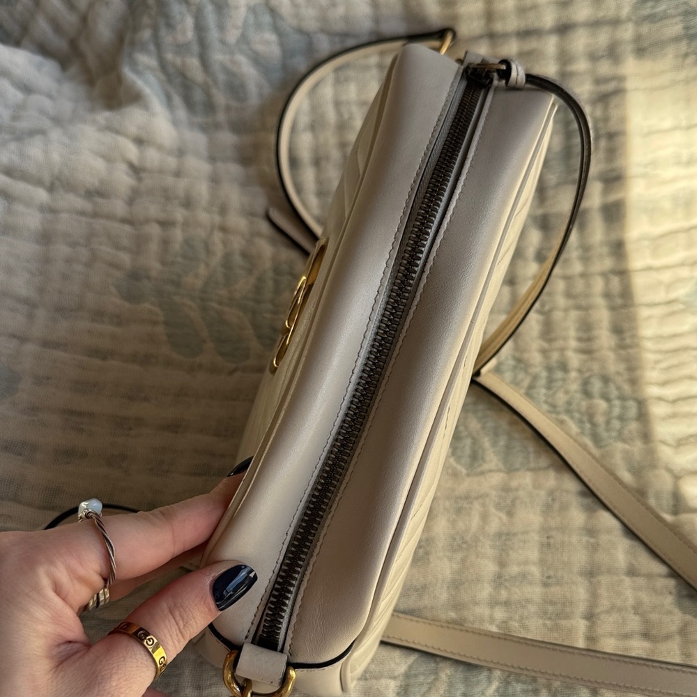 Gucci Beige Leather Crossbody with Gold Chain - Picture 6 of 14